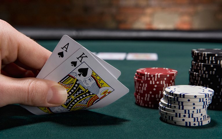 Cách chơi poker - Kinh nghiệm giúp đánh bại mọi đối thủ 1 Khái Niệm Về Game Bài Poker Trực Tuyến